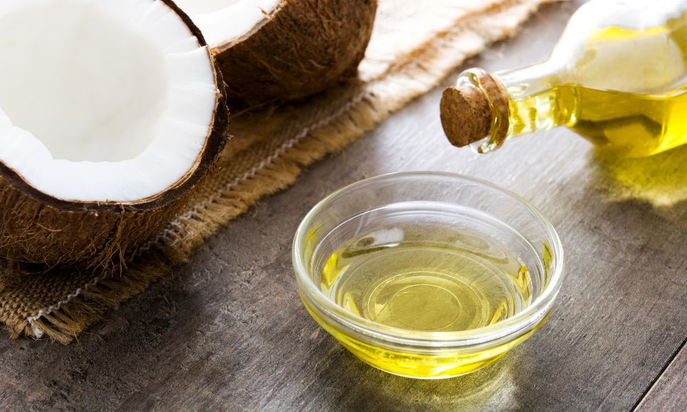 Cách làm tóc hết bết bằng dầu dừa