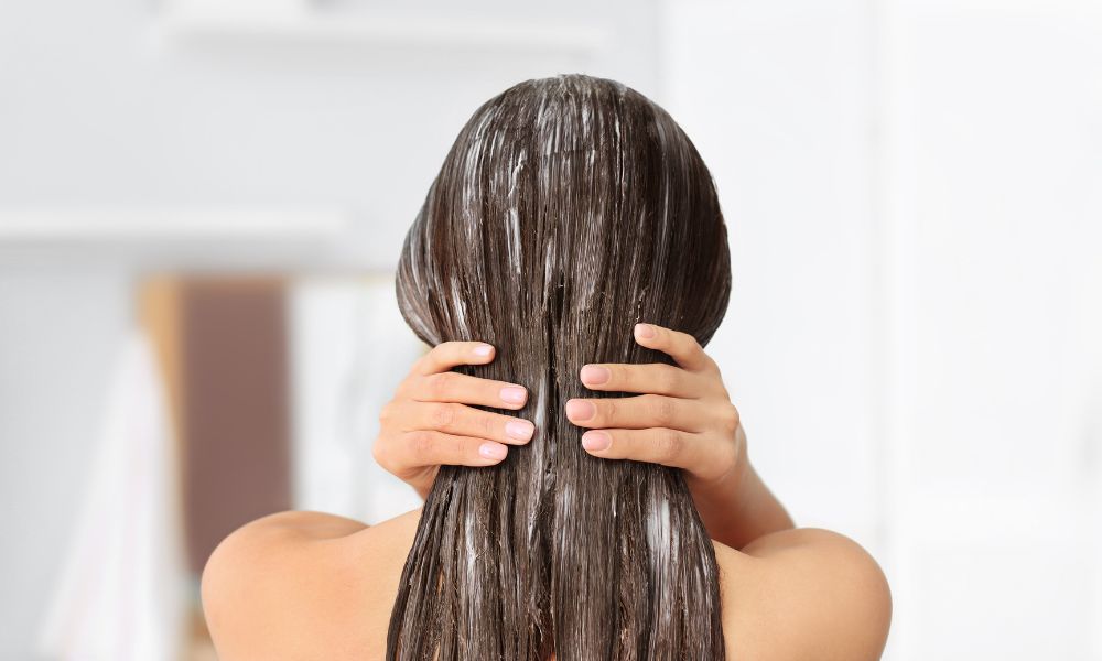 Cách dùng dầu xả đúng cách, hiệu quả giúp tóc mềm mại, bóng mượt