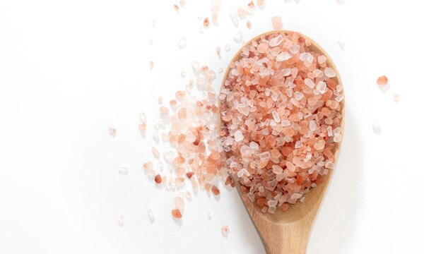 Cách gội đầu lâu bết bằng muối biển hiệu quả