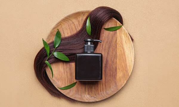 Nên sử dụng dầu gội thuốc khi tóc bết dầu do bệnh lý