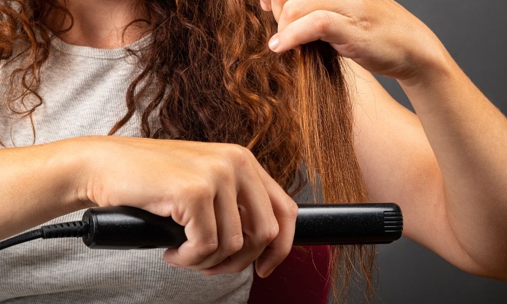 Duỗi tóc là cách nhanh nhất để làm thẳng tóc xoăn tự nhiên