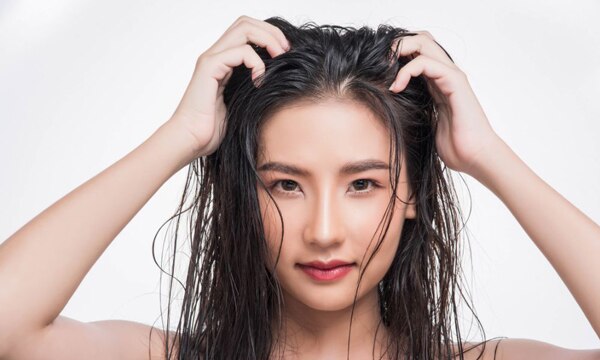 Massage da đầu giúp tóc giữ độ phồng lâu